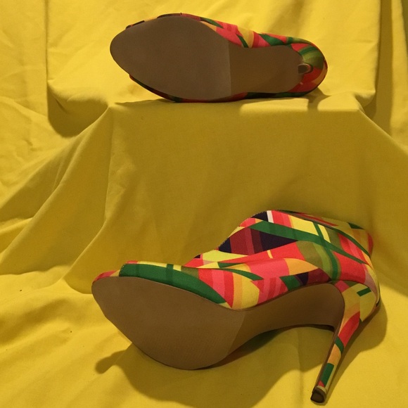 Liliana Multi-Colorful Geometric Women's Heels SZ 8.5 - Picture 10 of 12
